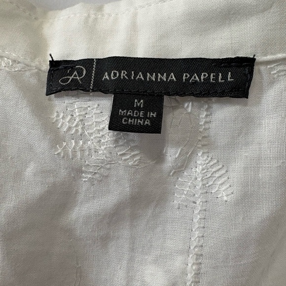 Beautiful Adrianna Papell White 3D Floral Embroidered Boxy Cap Sleeve Blouse. M - Picture 10 of 16